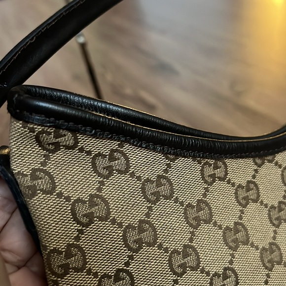 A187- 💯 % authentic Gucci shoulder bag - Picture 13 of 16